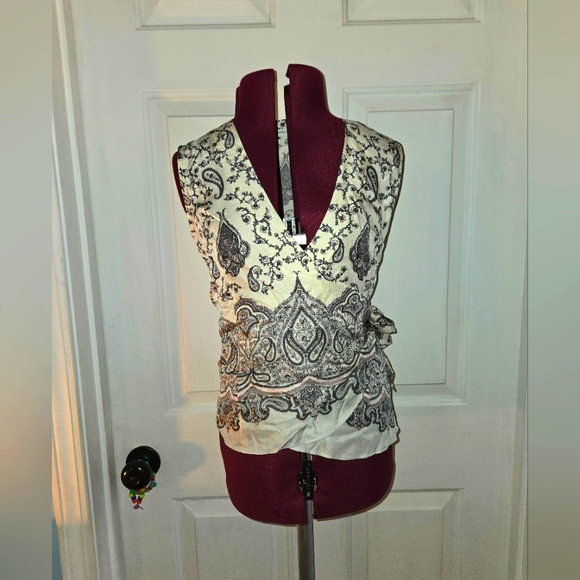 Banana Republic Tops - Banana Republic White Silk Paisley Wrap XS Sleeveless Blouse